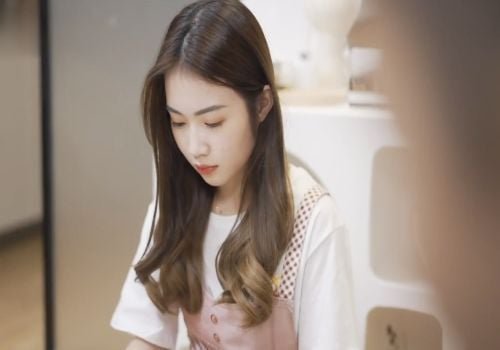 Cụ họ cưỡng bức ấu dâm cô chị em ruột 18 tuổi