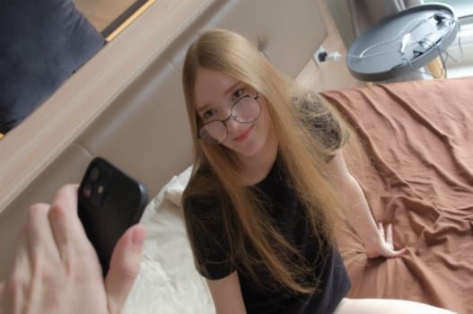 Phát hiện cô em xinh đẹp tham gia đóng phim người lớn với anh trai chịch em